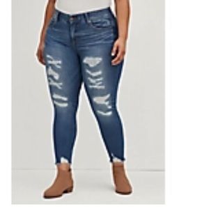 Torrid bombshell skinny jeans with distressing size 22T
